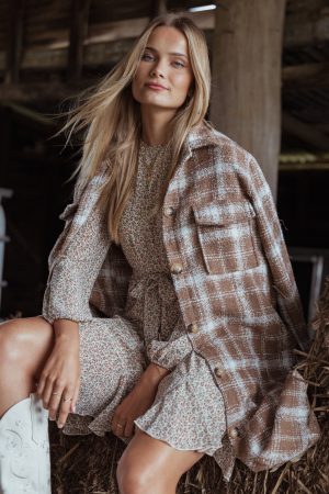 Dion Shacket – Tan/White