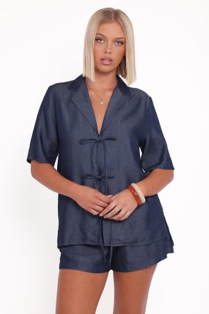 Aaliyah Chambray Tie Front Top – Dark Wash