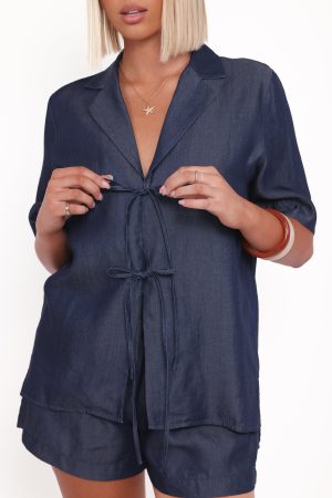 Aaliyah Chambray Tie Front Top – Dark Wash