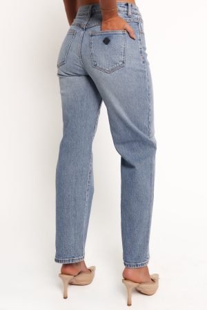 Abrand Mid Straight Jeans – Felicia
