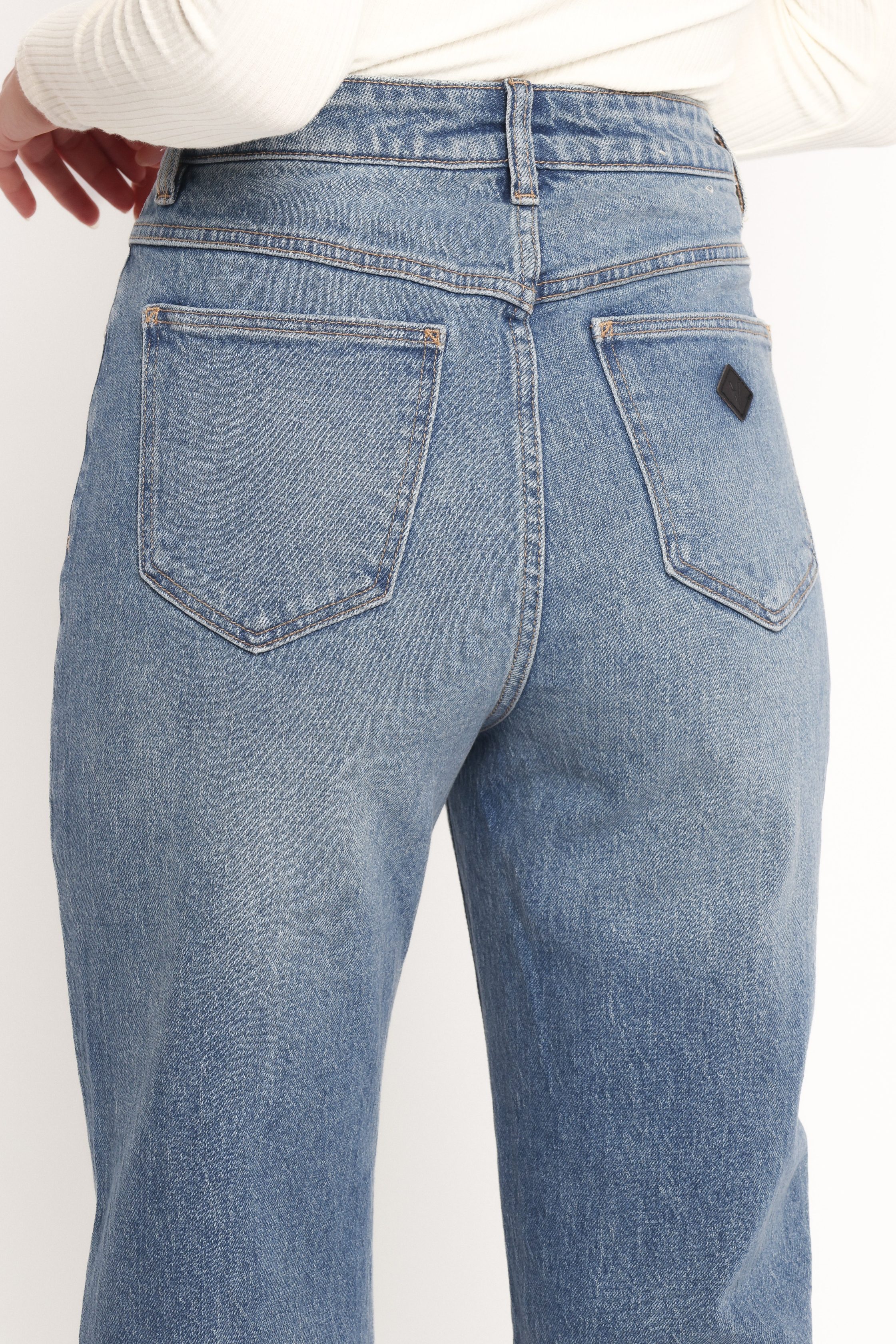AbrandVeniceStraightJeans-Amara8-6