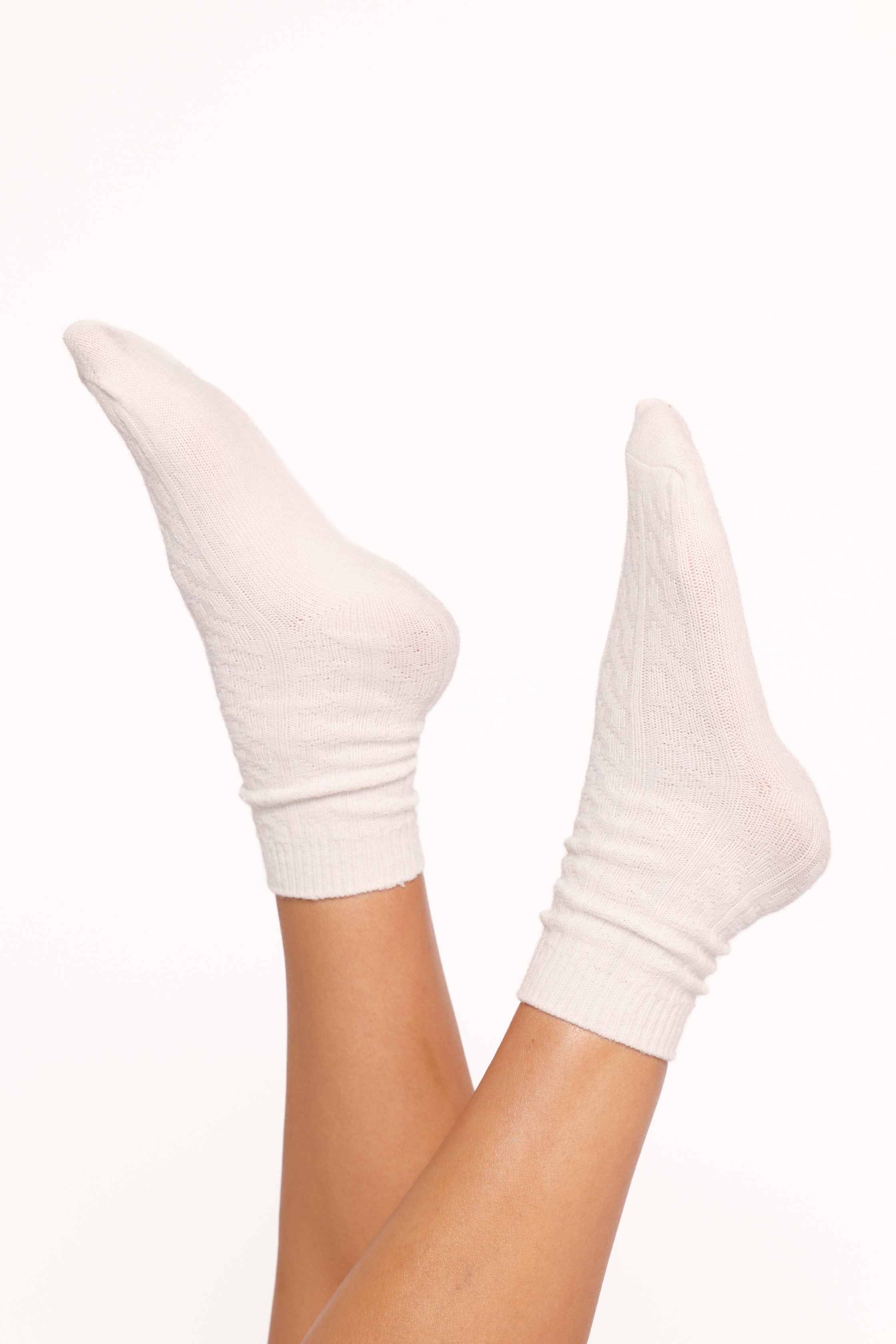 AiriesSocks-White10848