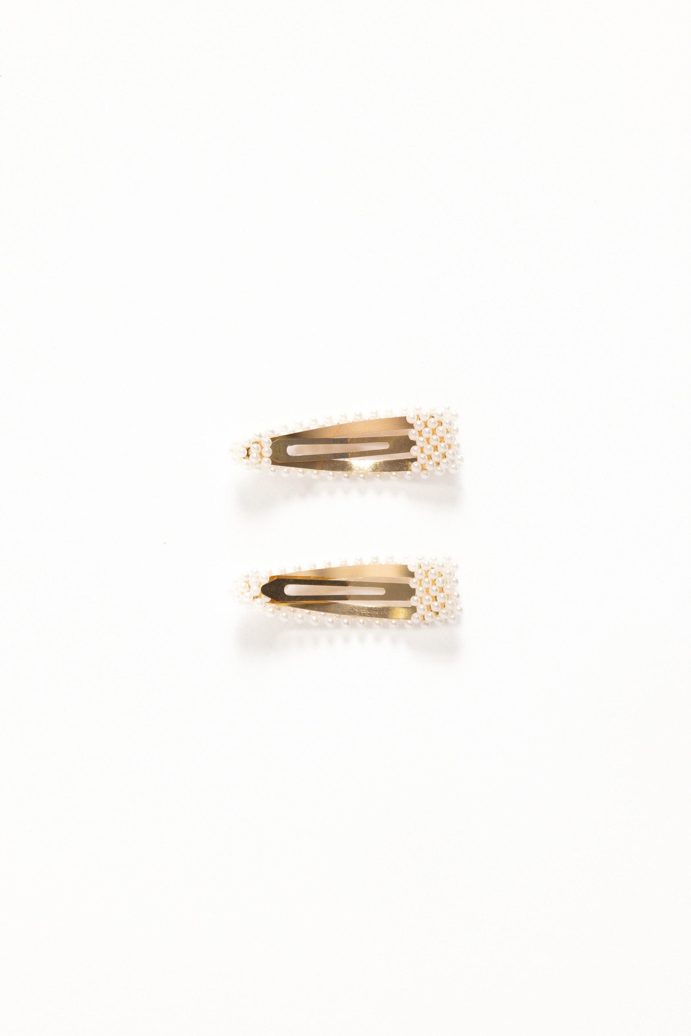 CarmenHairClipSet-Pearl-3_84e2d248-4b27-4e8a-84b2-38c895f72569-3