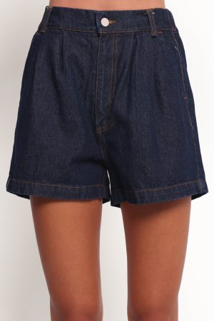 Nylah Pleated Denim Short – Mid Denim
