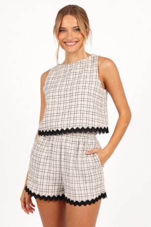 Elea Short – Black White