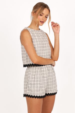 Elea Short – Black White