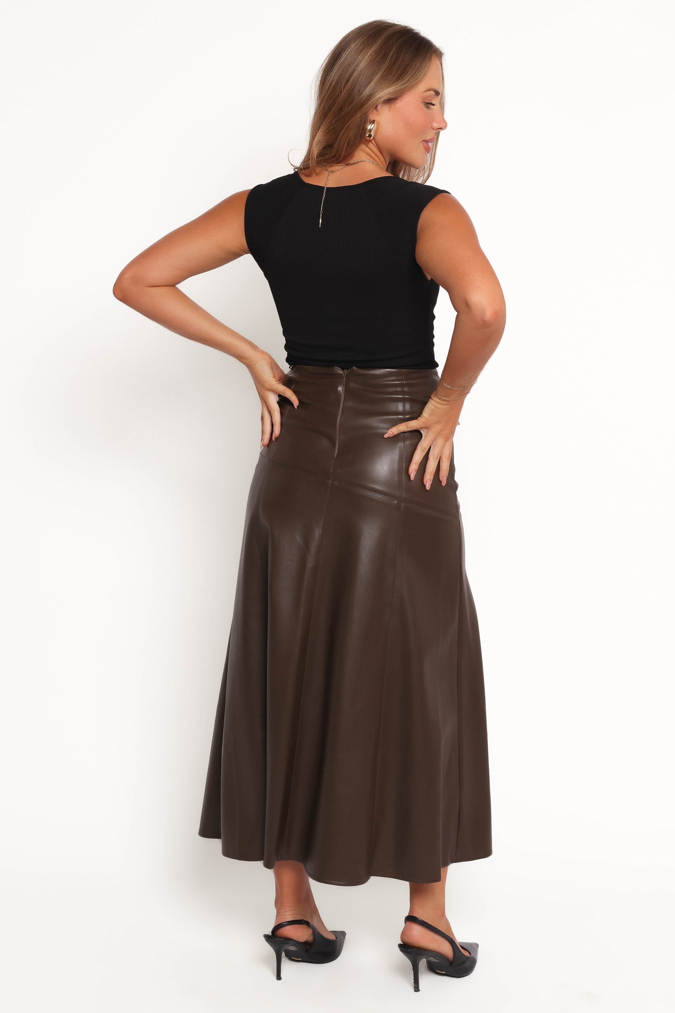 HaeleeFauxLeatherSkirt-Brown4-5