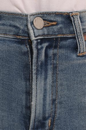 Just Black Distressed Slim Leg Jean – Light Denim