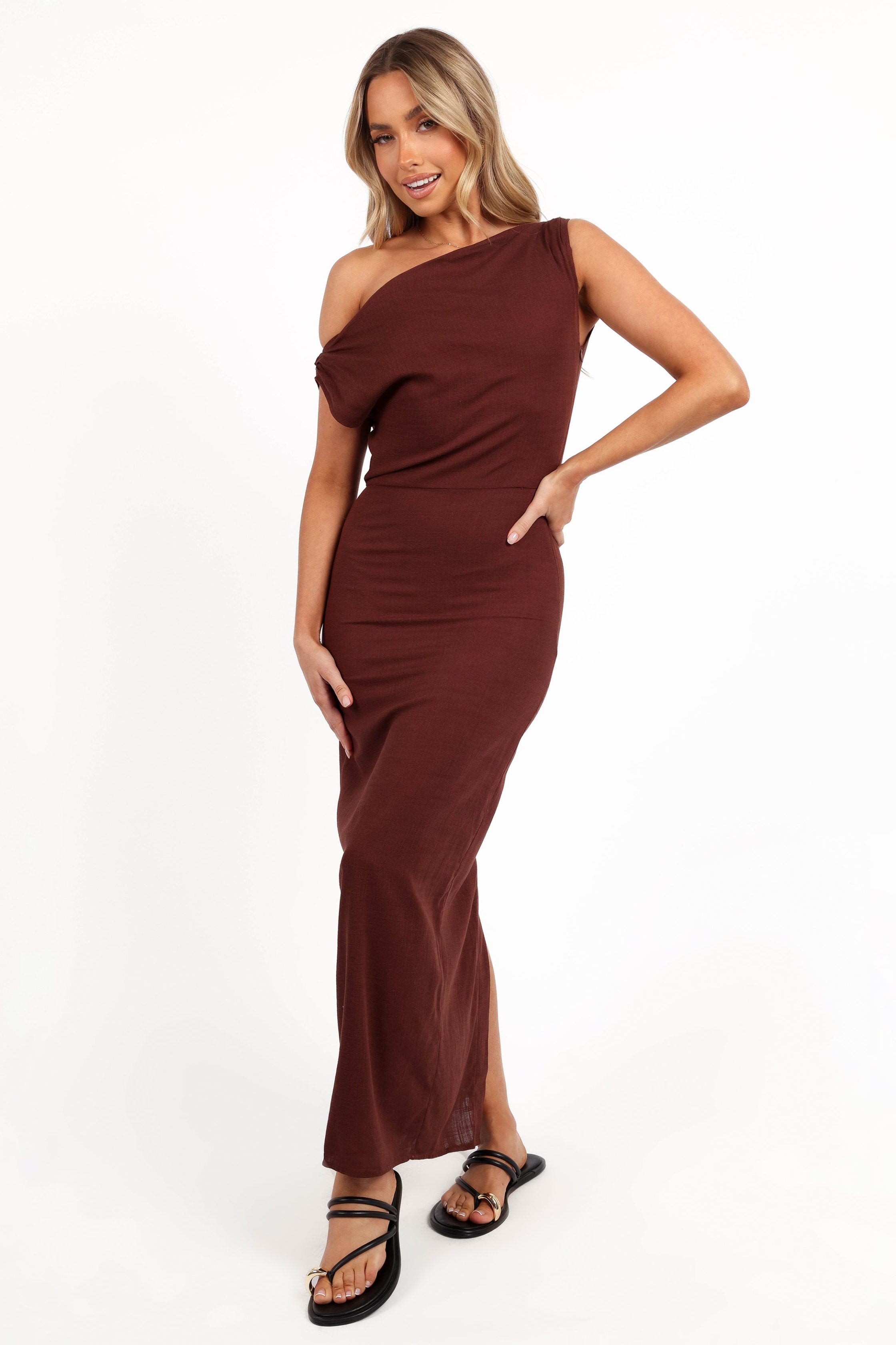 KassieOffShoulderDress-ChocolateBrown5_e5a69323-cdcd-4b2d-b13c-00a134915228-9