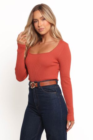 Shani Ribbed Knit Top – Brick Red