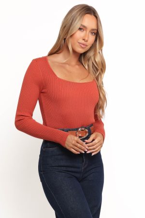 Shani Ribbed Knit Top – Brick Red
