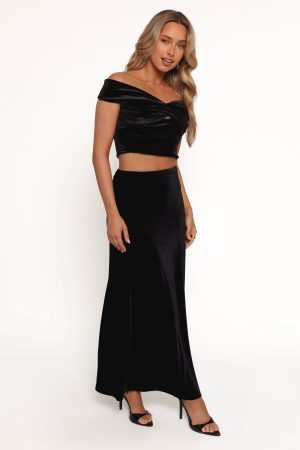 Suri Velvet Maxi Skirt – Black