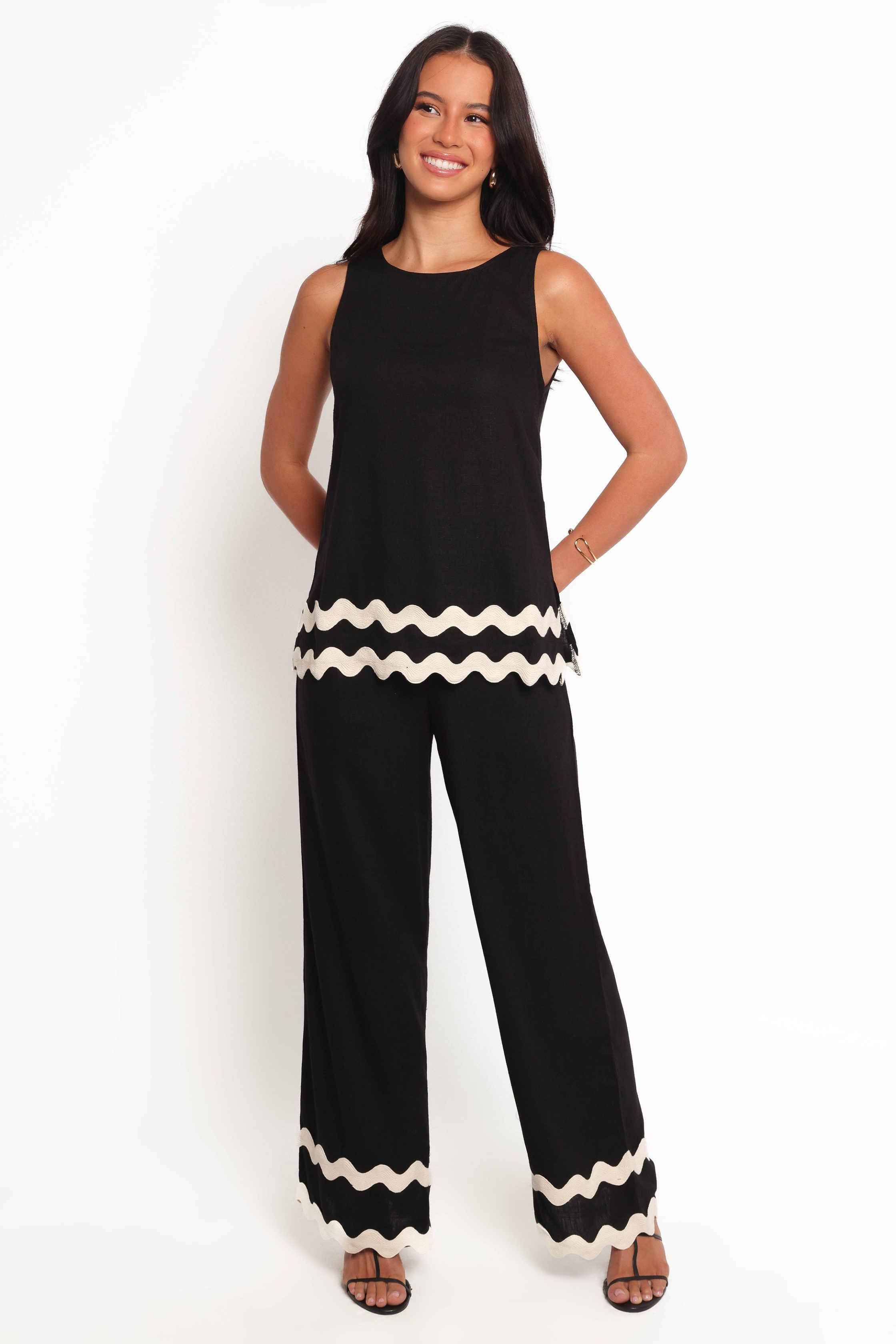 TaliahPants-Black1_521e27d4-26ae-4b63-bf91-4f83d86a6e9e-3