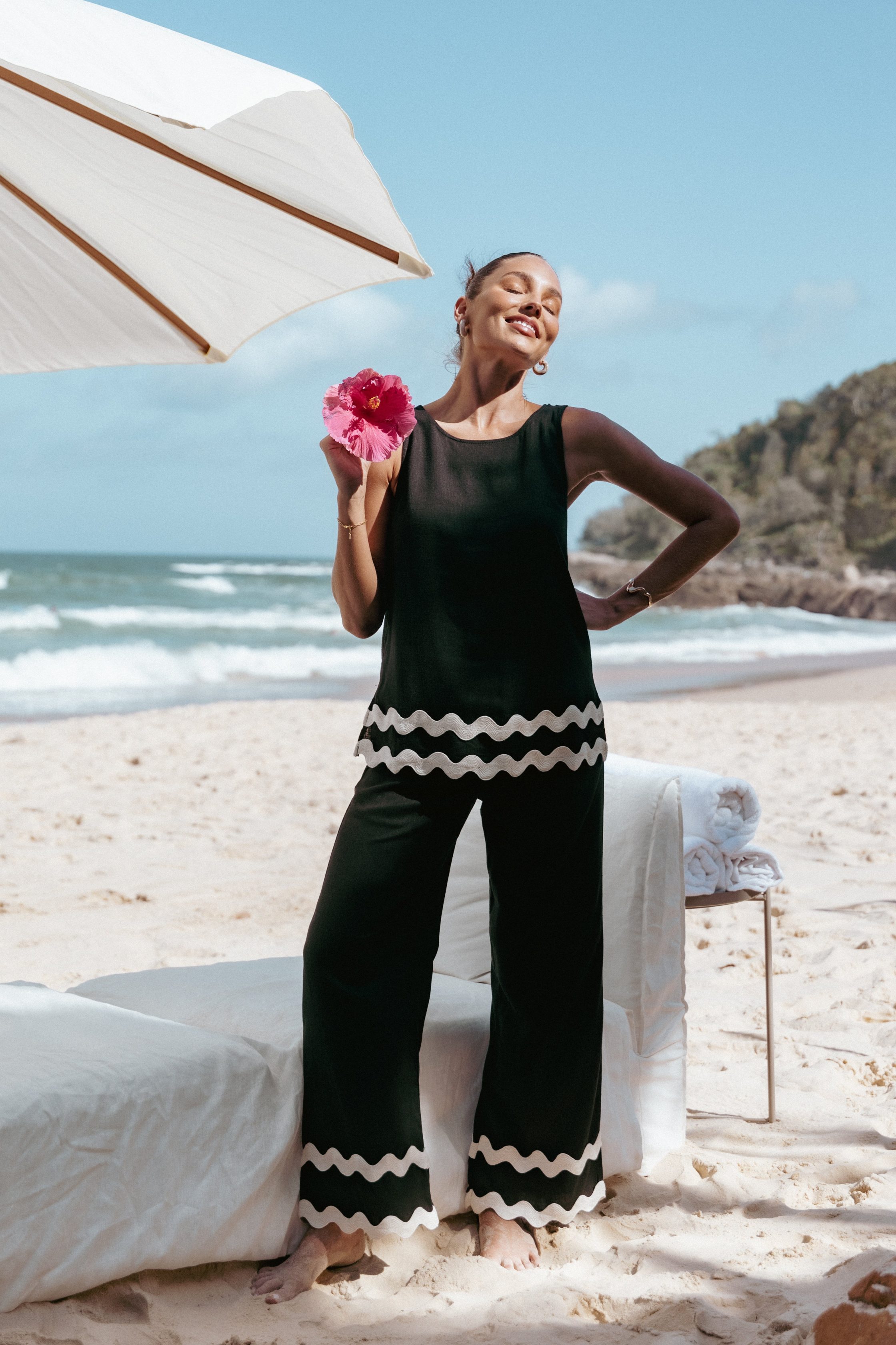 TaliahTunicTop-Black_TaliahPants-Black1