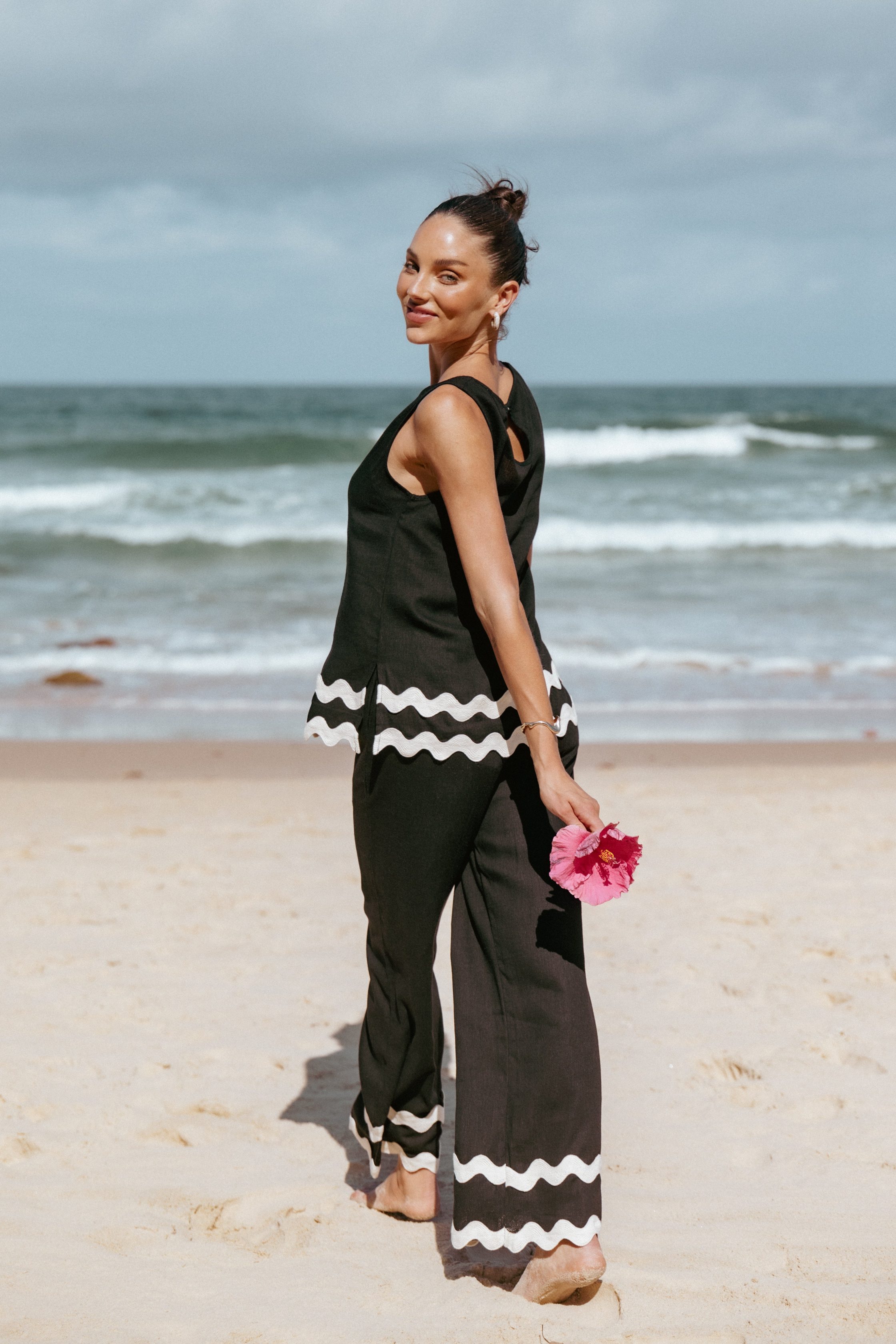 TaliahTunicTop-Black_TaliahPants-Black3_4f808bc3-497e-4bc8-ba13-f4d2915b52c9-3