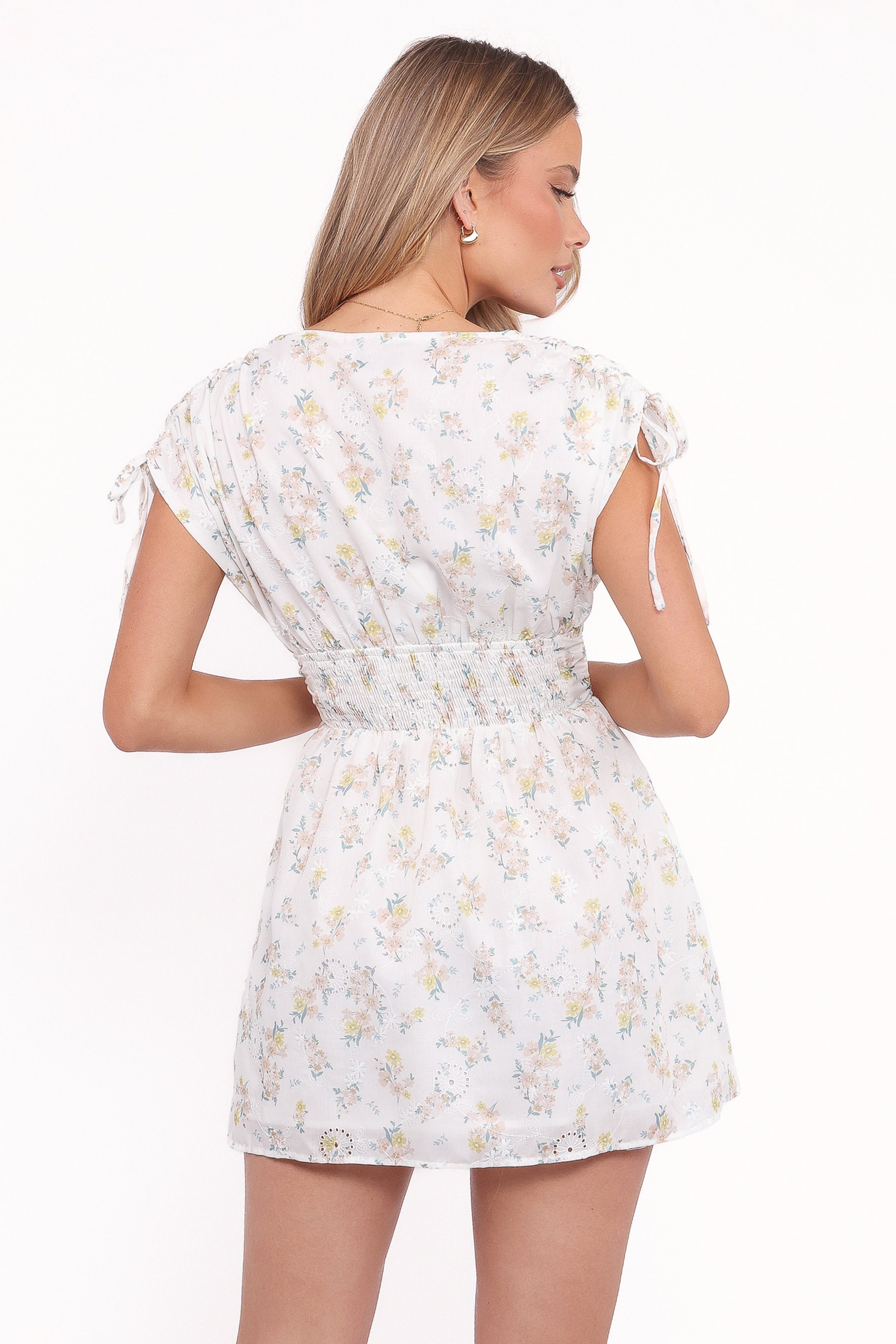 WendiRuffleMiniDress-Floral30_8c66d235-dd67-4f3c-a689-c8b65cab5817-2