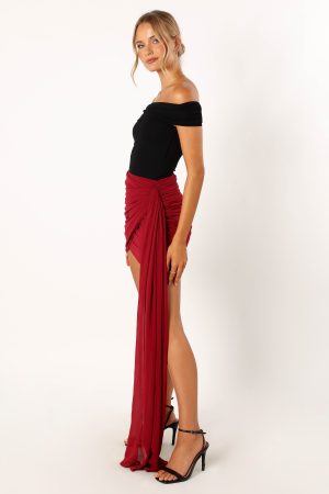 Night Lover Mini Skirt – Merlot