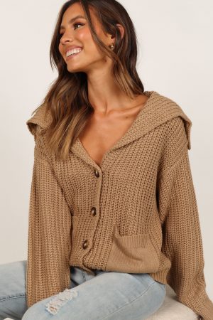 Amelia Oversize Collar Button Cardigan – Camel